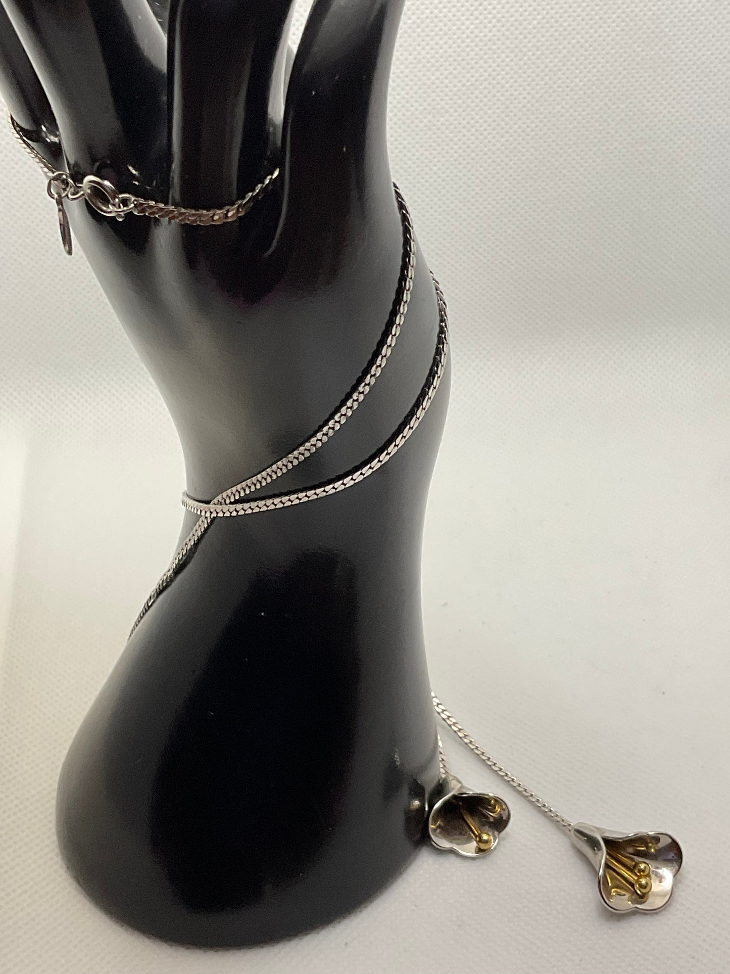 Avon Vintage Silver Cala Lily necklace